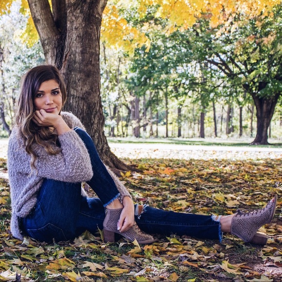 Meet your Posher, Peyton - Picture 7 of 8